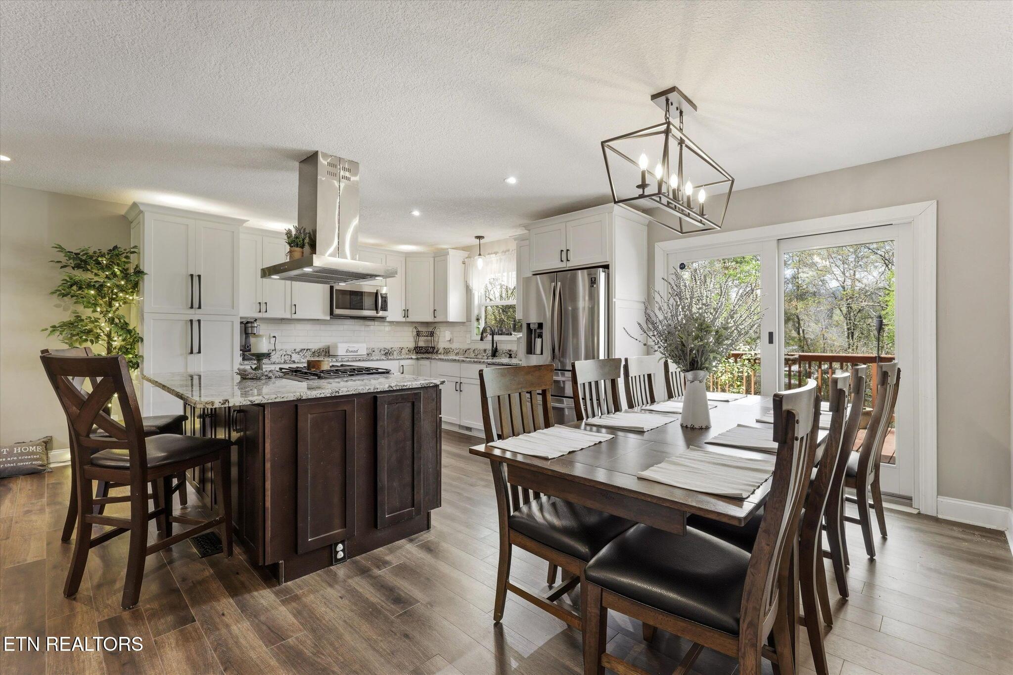 Image 4: DINING ROOM
