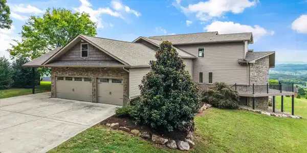 Image 2: 02-1041 Hilltop Ln24