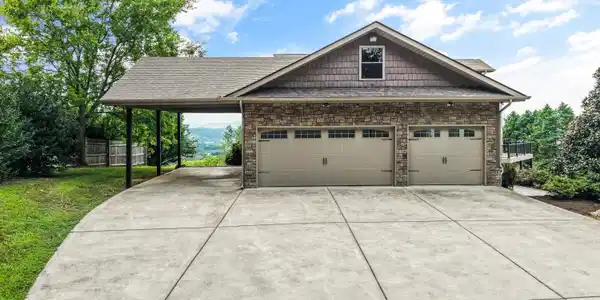 Image 4: 04-1041 Hilltop Ln23
