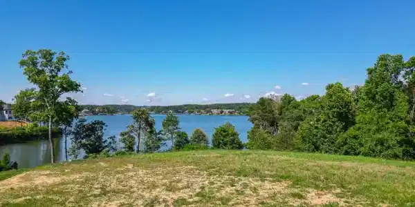 390 Admiral Court
