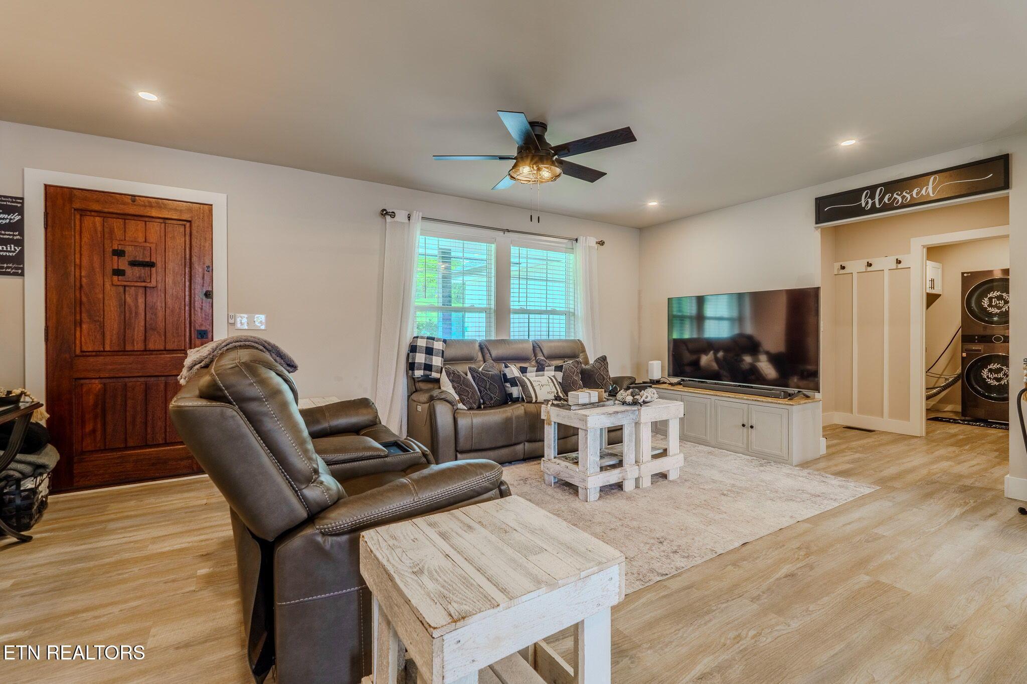 Image 4: 15-web-or-mls-_DSC0709-HDR