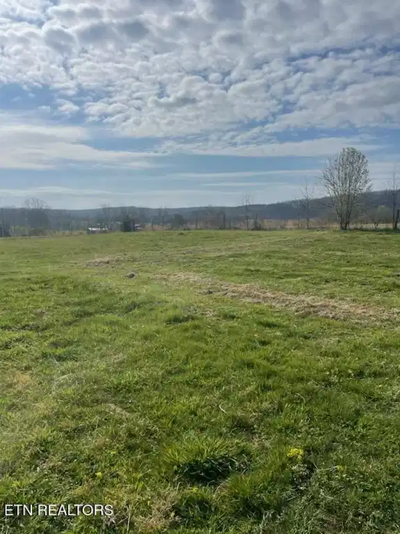 Image 1: 520 LOWE ROAD