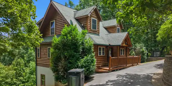 Image 3: 005-4160ChamberlainLane-Sevierville-TN-3