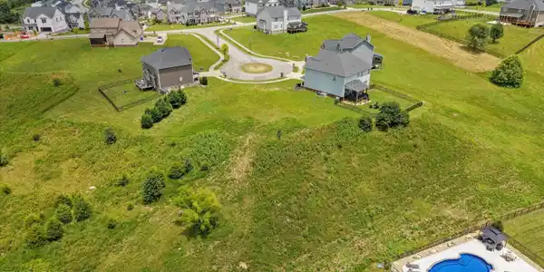 Image 3: 03-104 Duncanberry Ct06