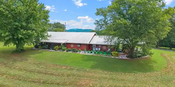 910 Reagan Valley Rd