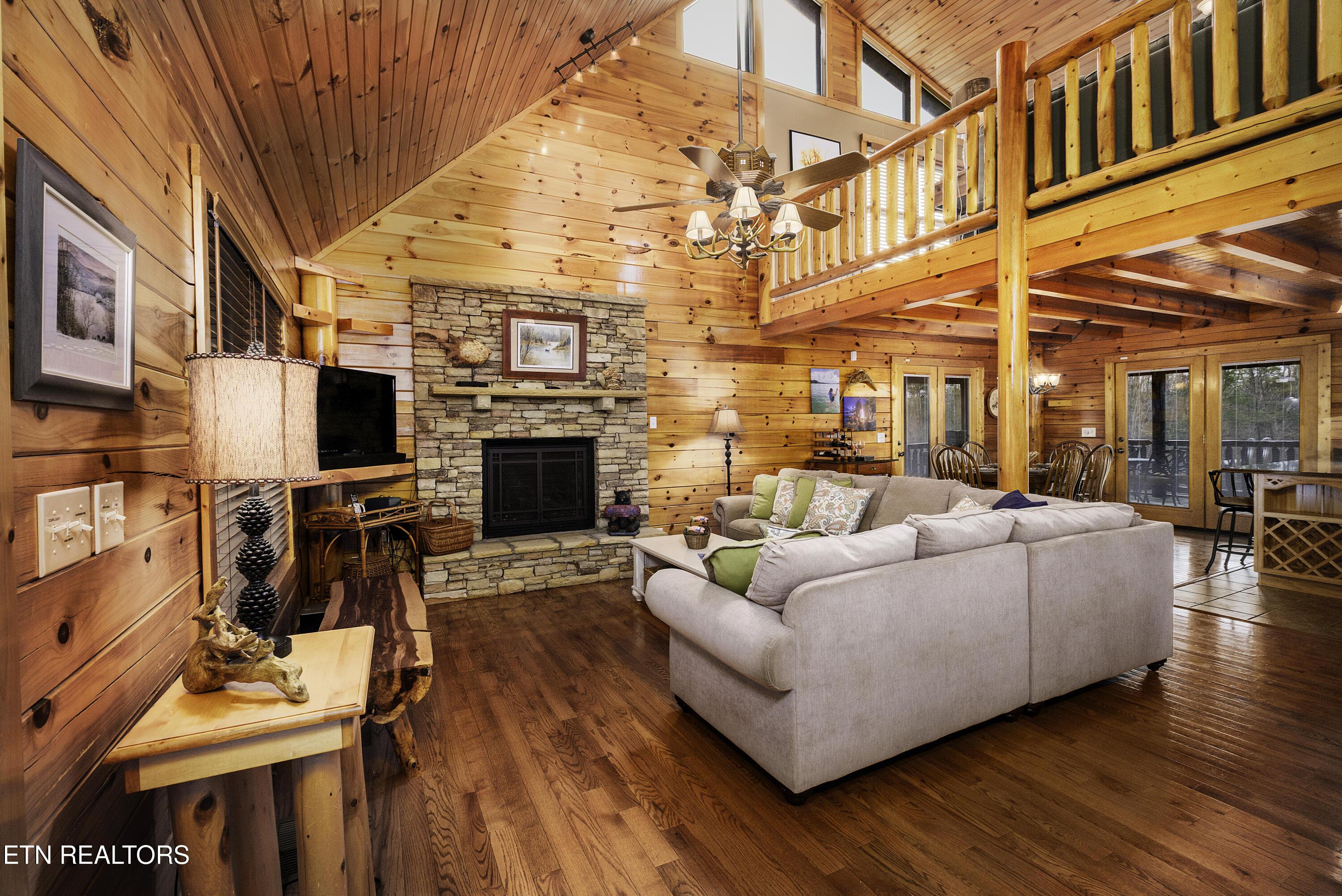 Image 4: living room