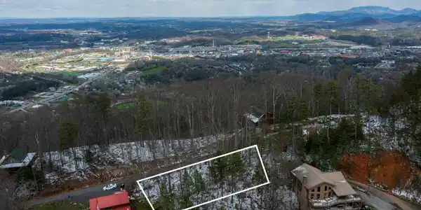 Image 2: homesandvideos aerials-14561 lines