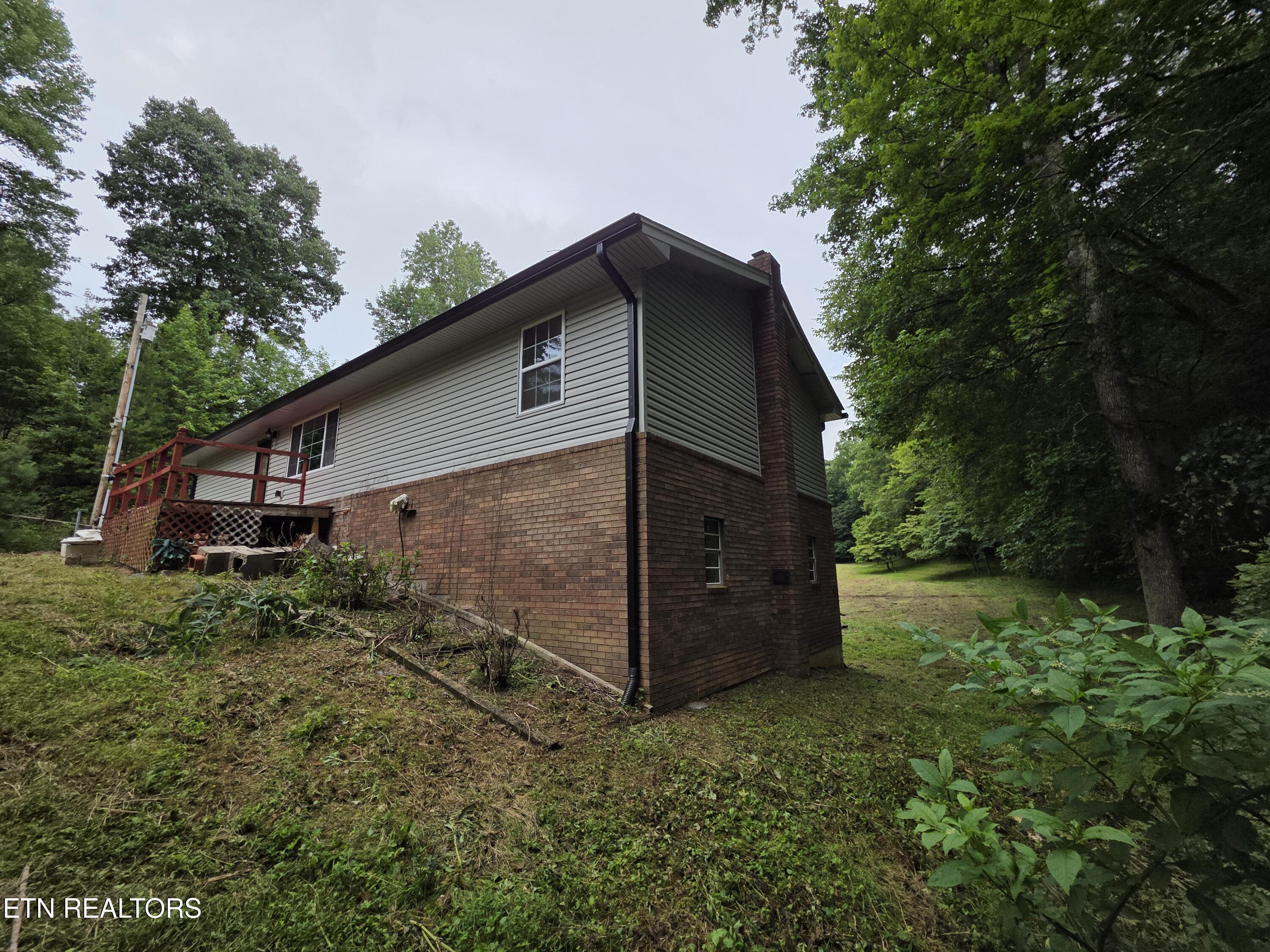 Image 2: Right Side shows 2 extra side basement w