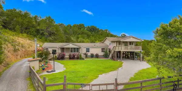558 Oakland Way