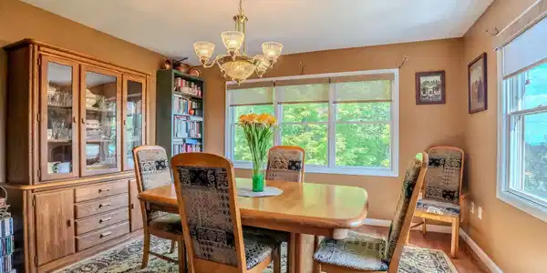 Image 3: 11-web-or-mls-DSC01854-HDR