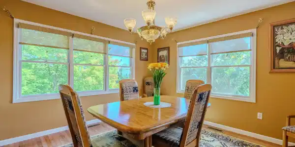 Image 4: 12-web-or-mls-DSC01903-HDR