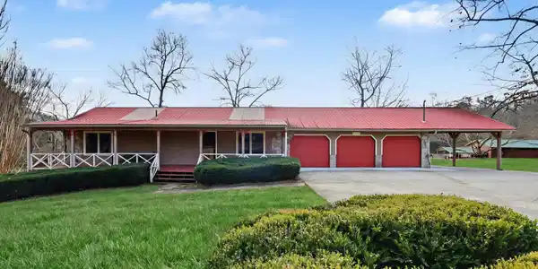 2456 Amanda Lane