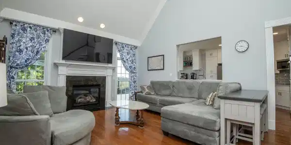 Image 4: living 3