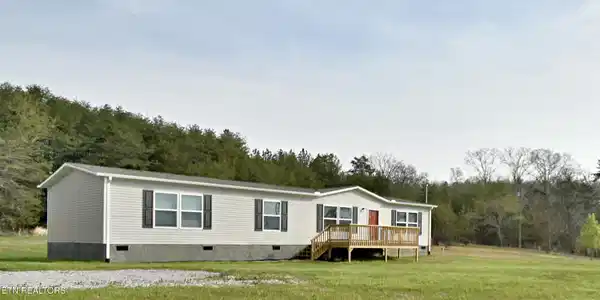 323 Foster Rd