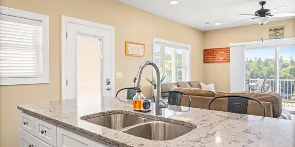 Image 3: Deerfield-Norris-Lake-Condo-Kitchen