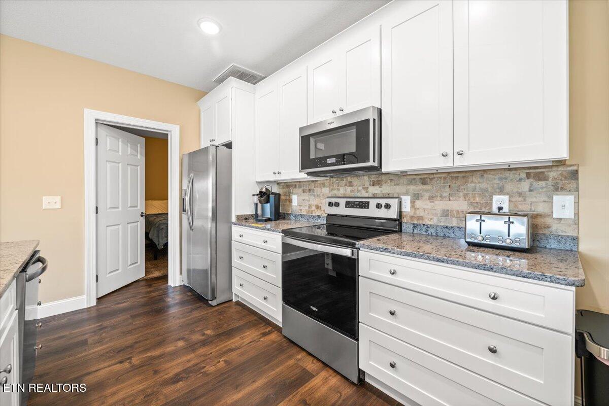 Image 4: Deerfield-Norris-Lake-Condo-Kitchen