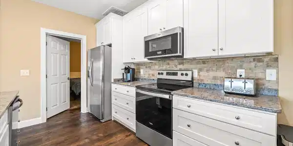 Image 4: Deerfield-Norris-Lake-Condo-Kitchen