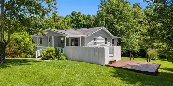 Image 2: 005-155NeelyLane-NewTazewell-TN-37825-SM