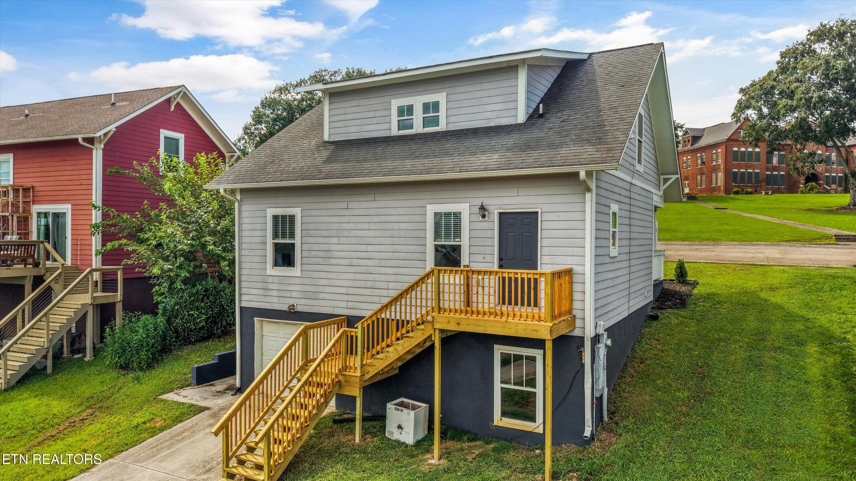 Image 2: 42-916 Knoxville College Dr43