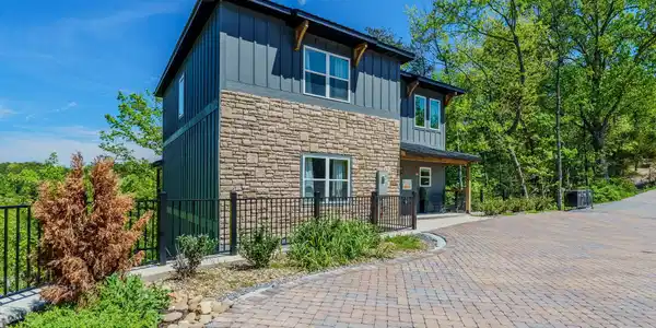 Image 3: 5-web-or-mls-_DSC3278-HDR