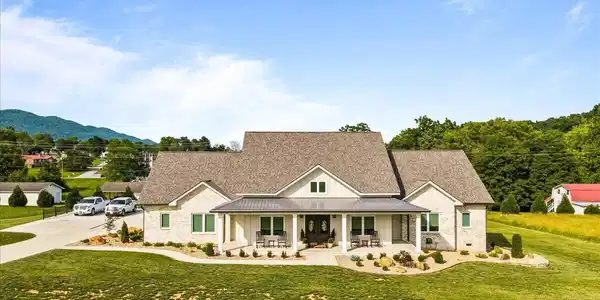 195 Grandview Lane