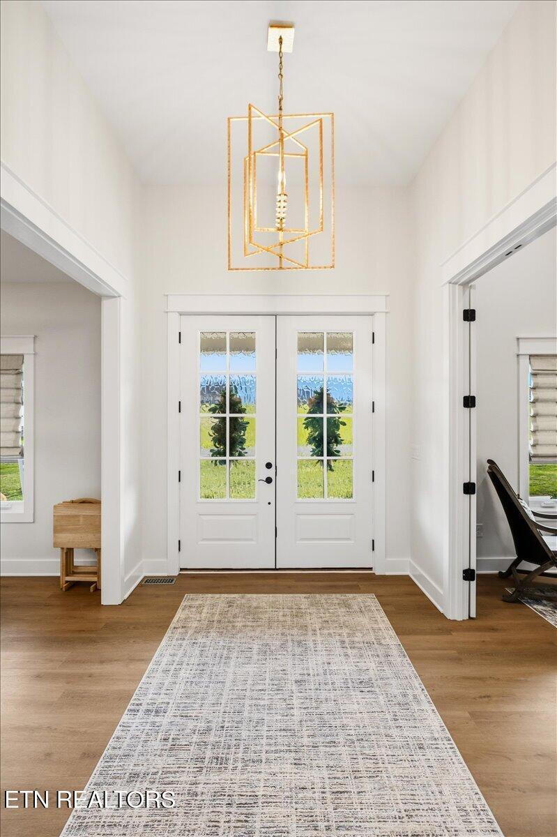 Image 4: Beautiful entry