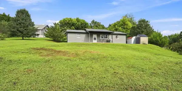 Image 3: Large Front Yard