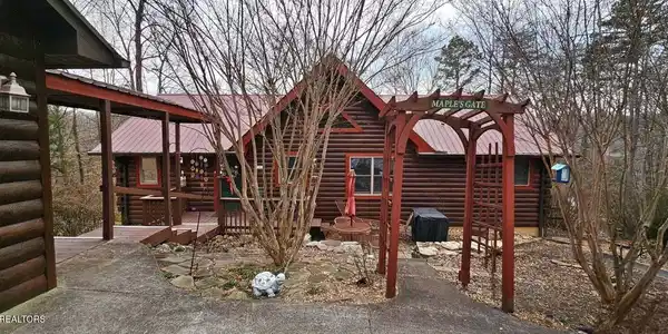 102 Curtis Circle