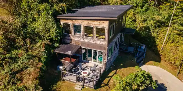 869 Chestnut Drive