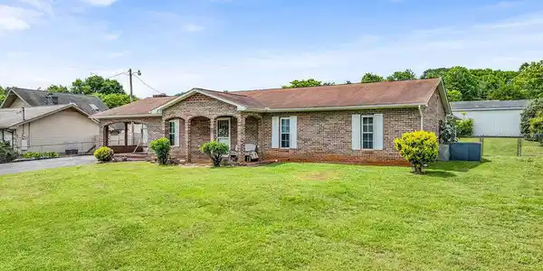 Image 2: Front Yard