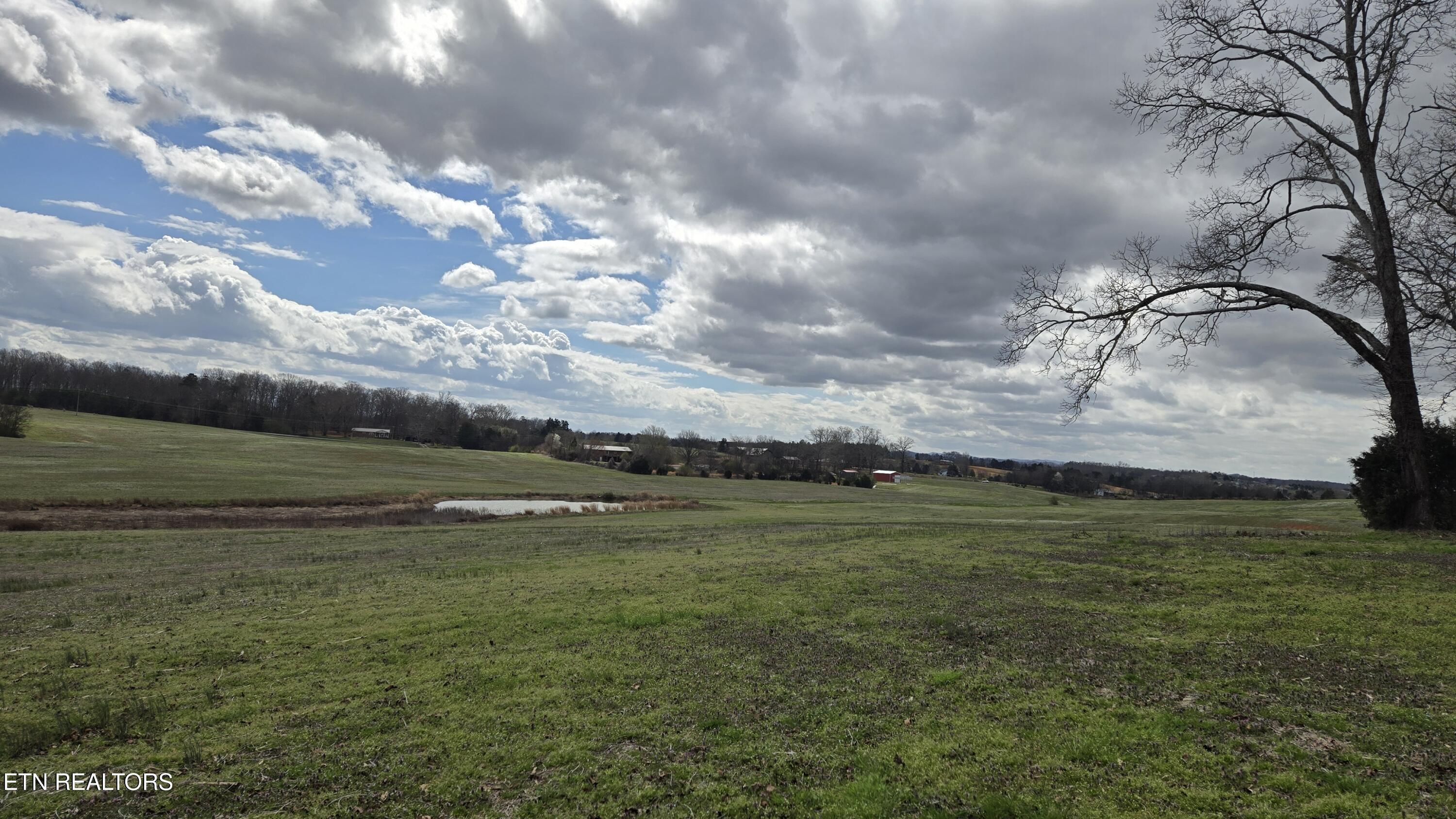 Image 1: Country setting