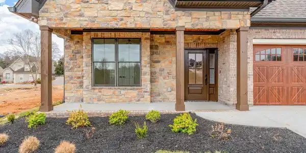 Image 3: 7-web-or-mls-204 Goldcrest Drive-40