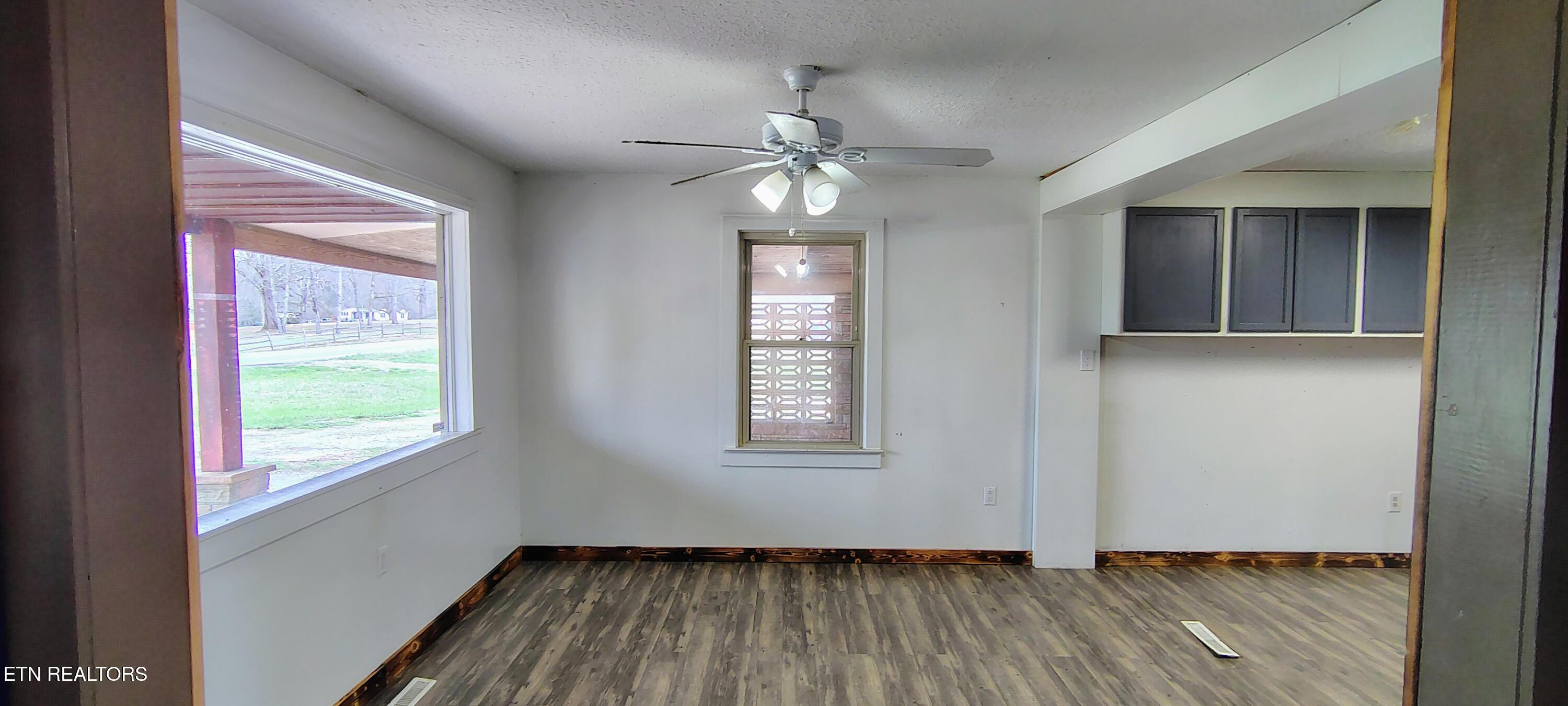 Image 4: dine room