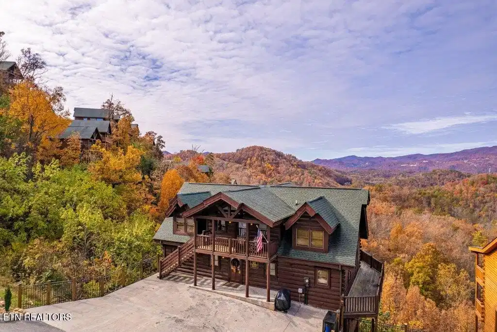 Image 1: cabin-rental-61bc9436eea3d-6233a78048