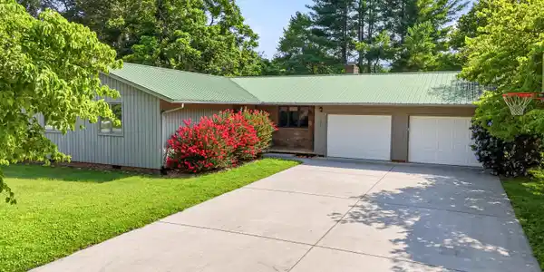 327 Sandy Lane