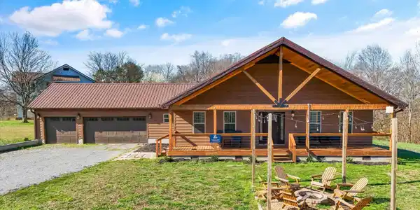 2784 Maplecrest Lane