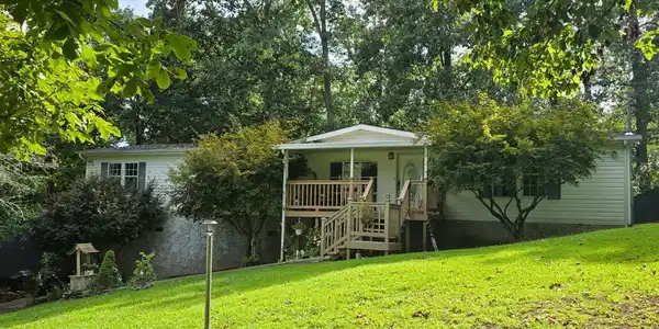 1711 Walnut Hill Lane