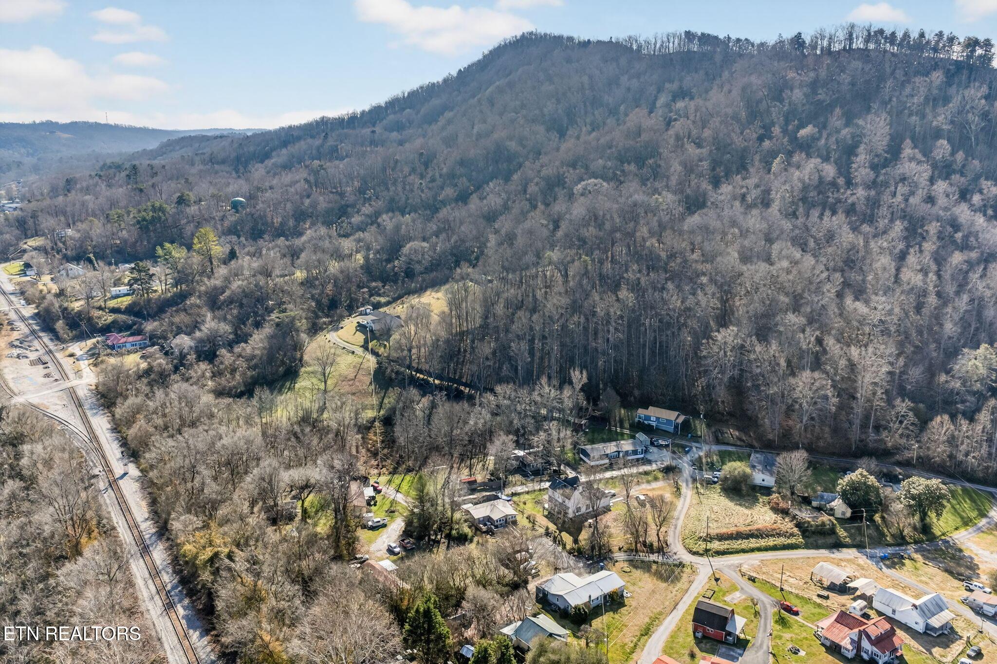 Image 3: 1-web-or-mls-DJI_20251211125344_0221_D