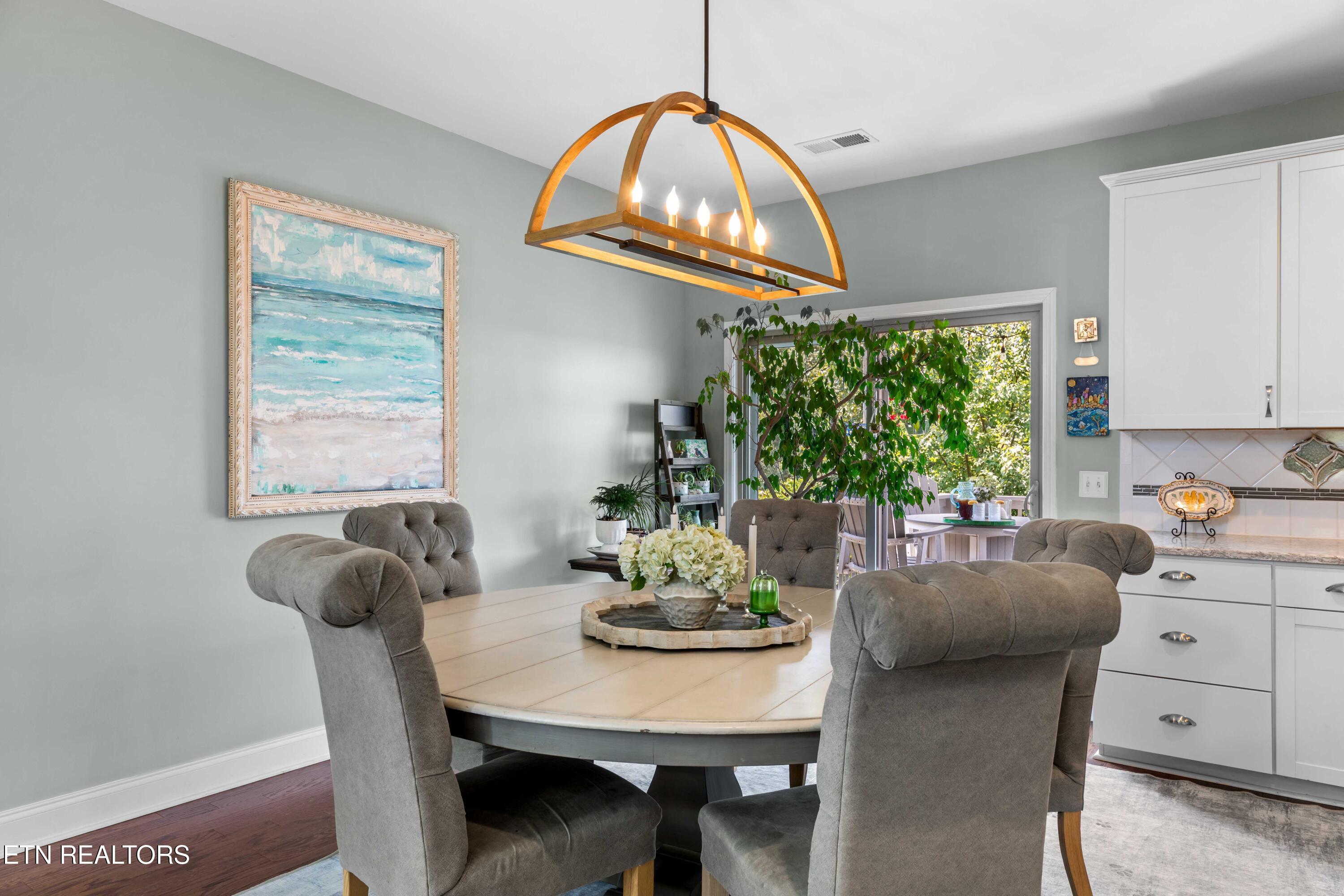 Image 3: Dining Room