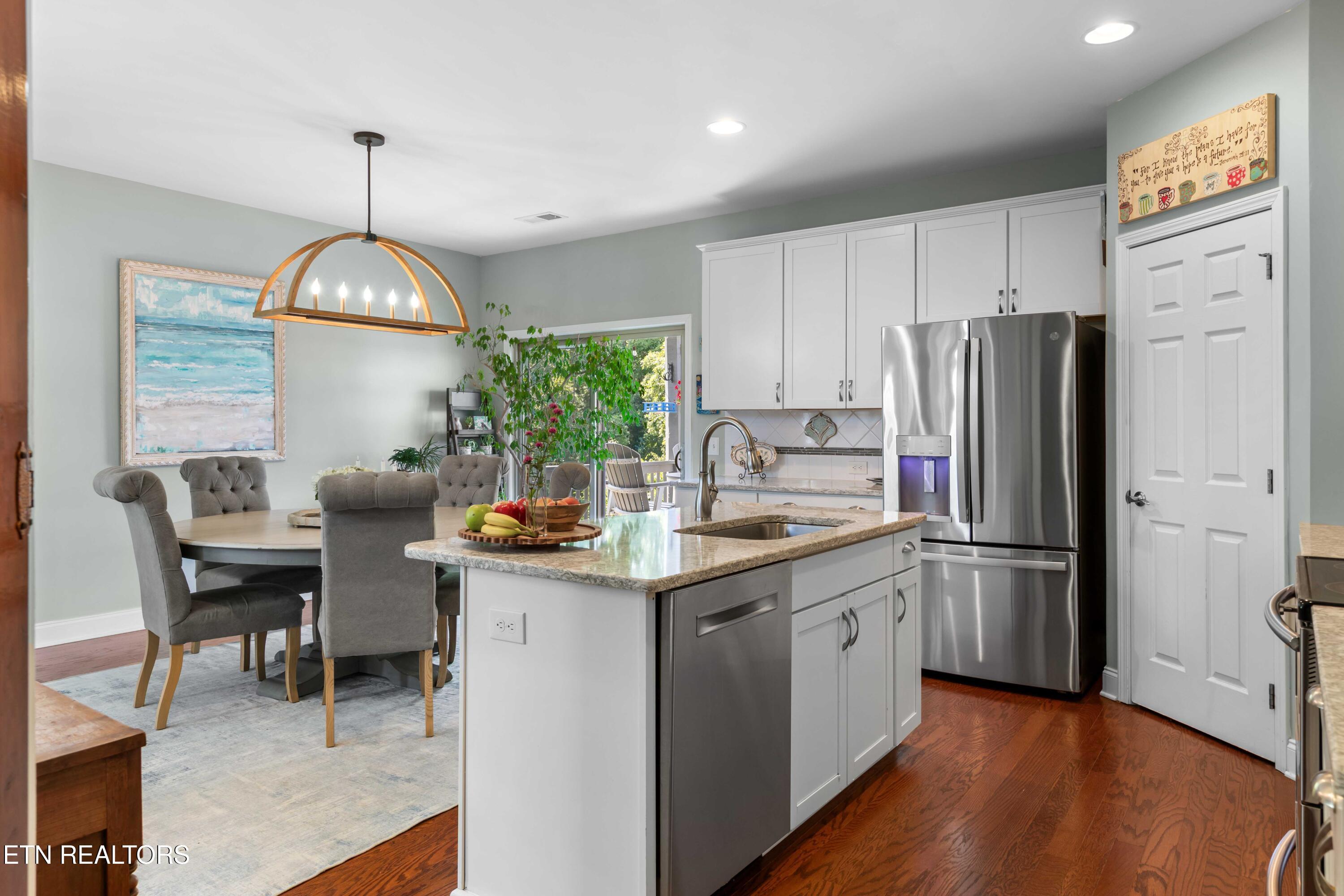 Image 4: Kitchen