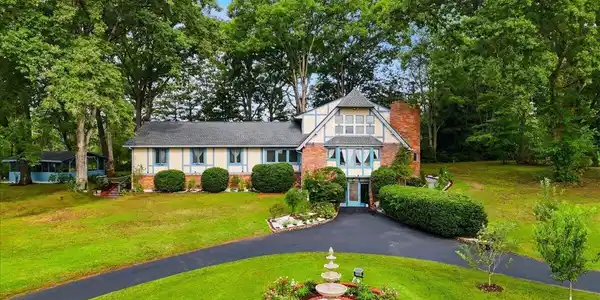 Image 2: Front Exterior