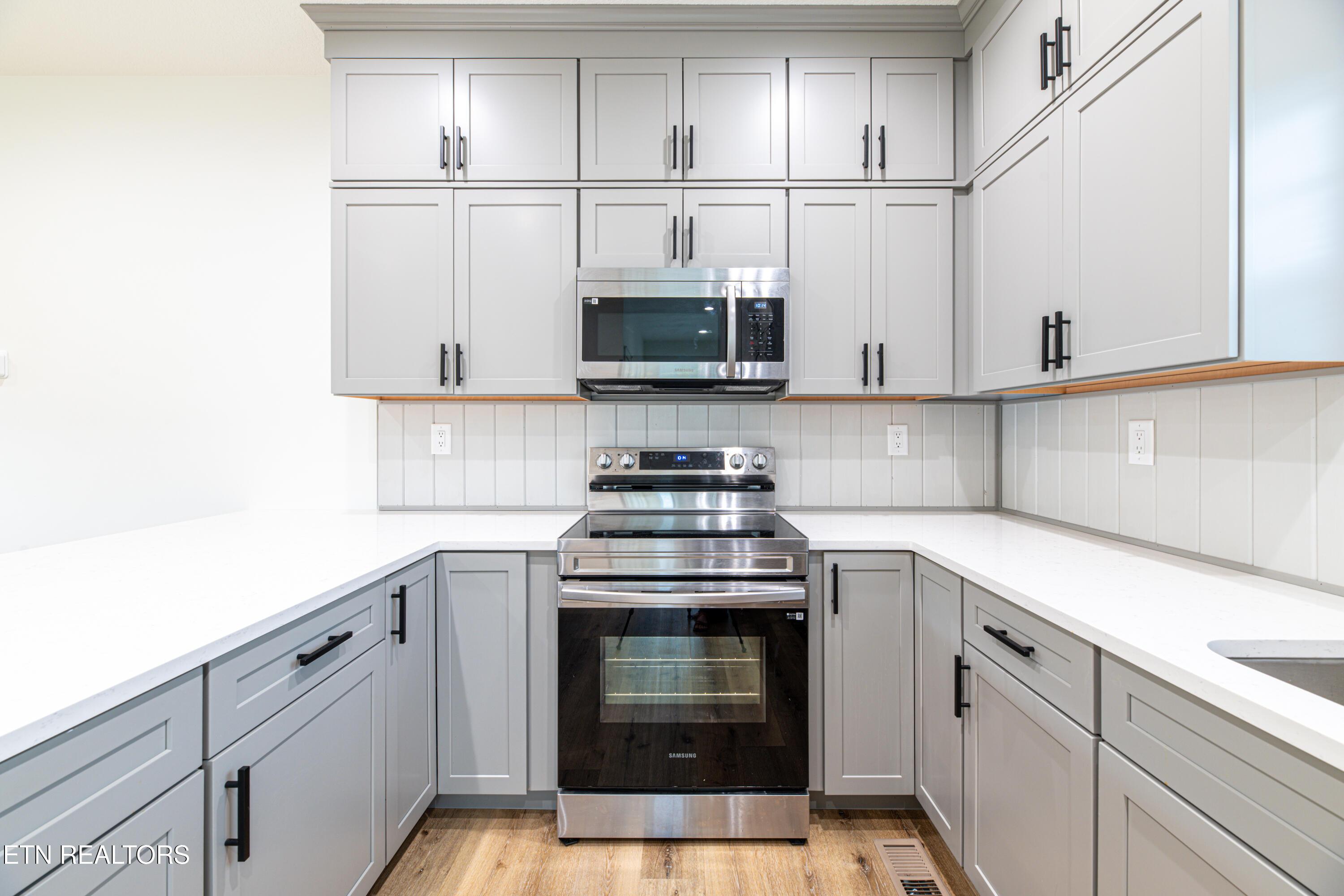 Image 4: Kitchen with all new appliances