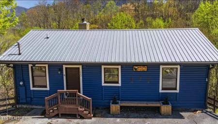 1023 Twin Oaks Rd