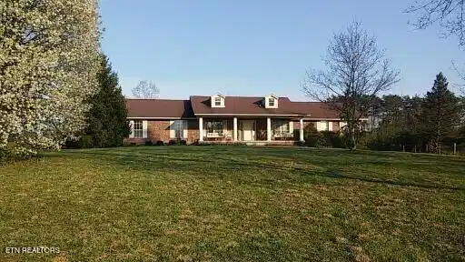 702 Calderwood Hwy