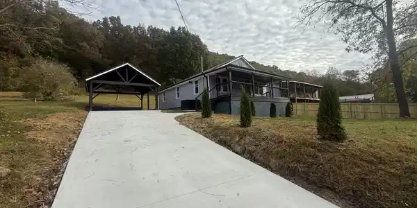 Image 2: With 2 car detached carport