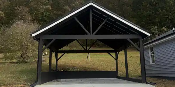 Image 3: Carport