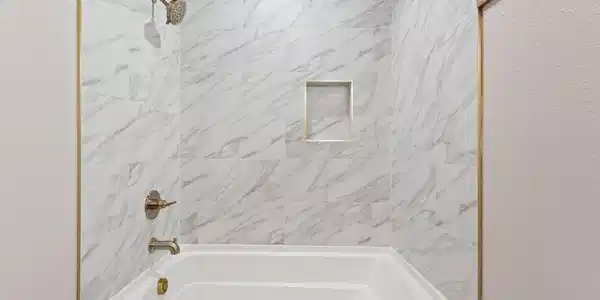 Image 3: Tub w Tile Walls
