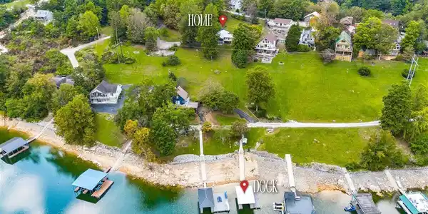 Image 2: Norris Lake front home