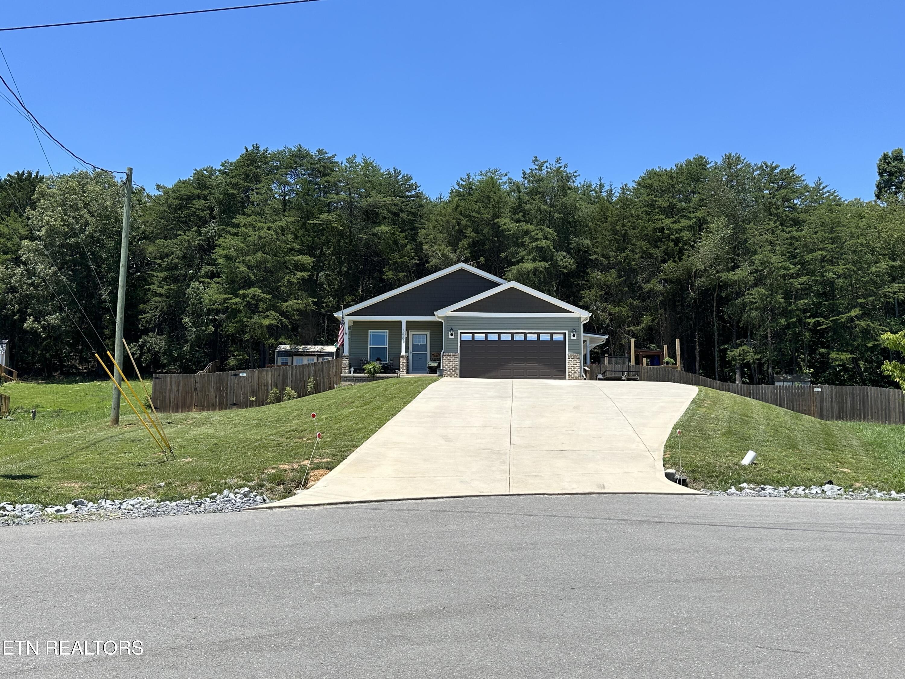 Image 2: 359 Garden Ln. street front pic