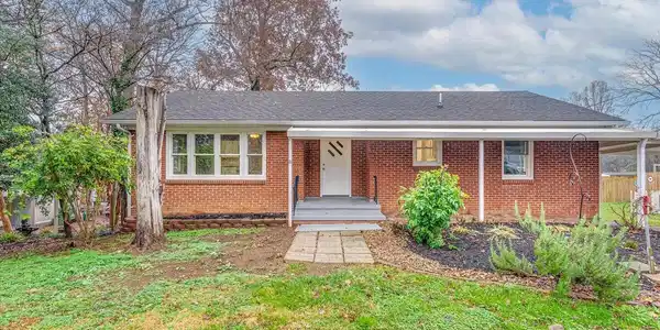 1624 Everett Ave